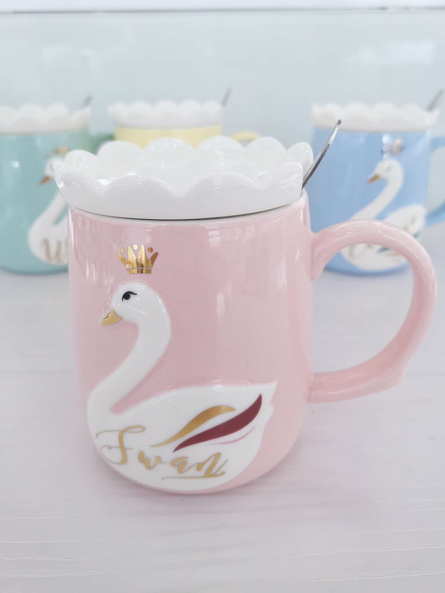 Creative three-dimensional relief swan ceramic cups, mugs, water cups Application Scenario