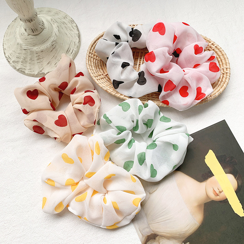 Heart-shaped chiffon large intestine ring