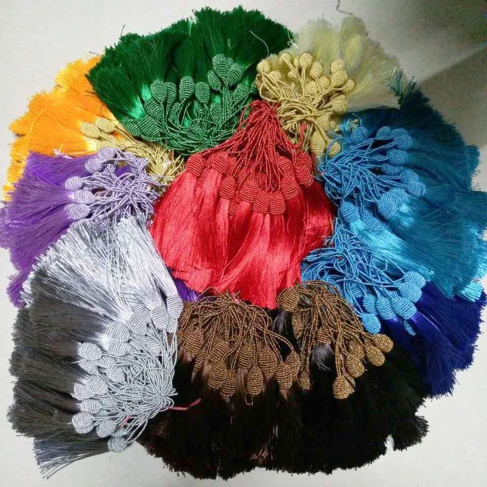 مجموعة من الزخرفة ذات القبعات المعدنية Item Picture