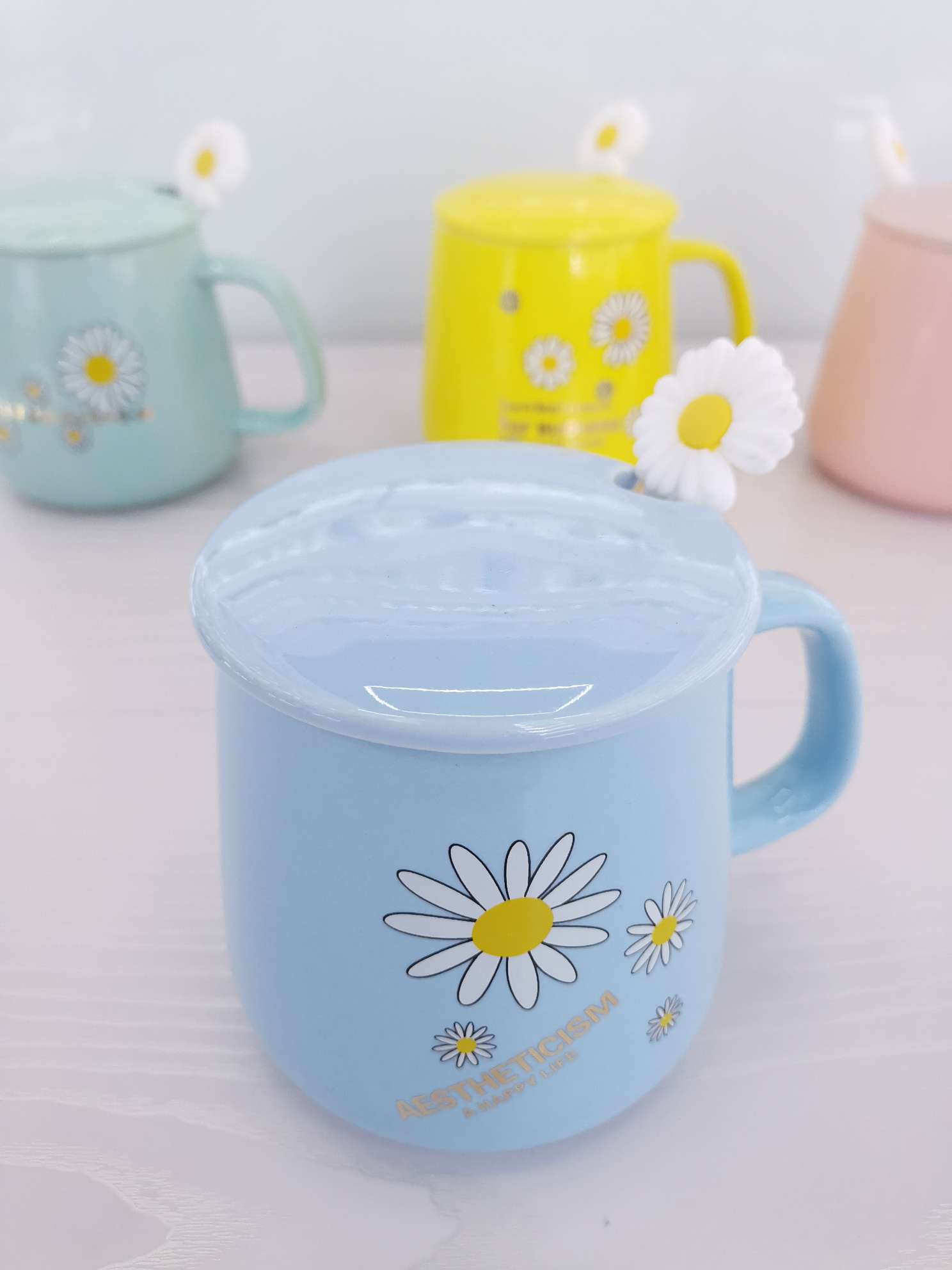 Fresh chrysanthemum-colored glazed ceramic mugs, coffee cups and water cups Specification image