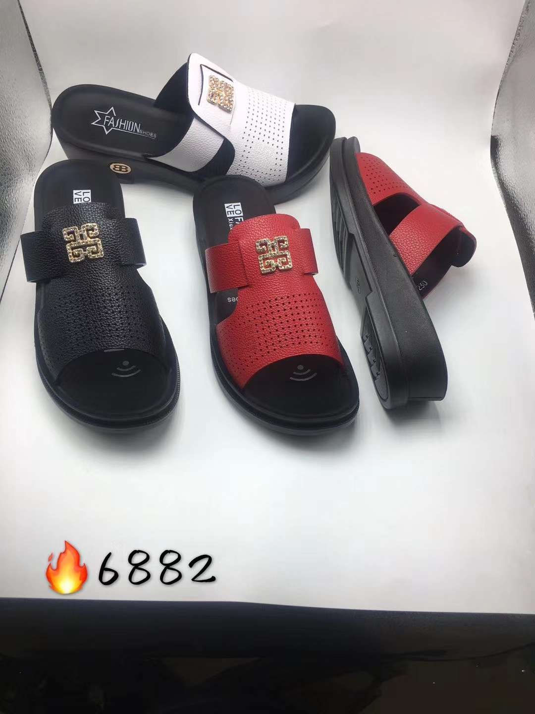 女士时装坡跟凉拖