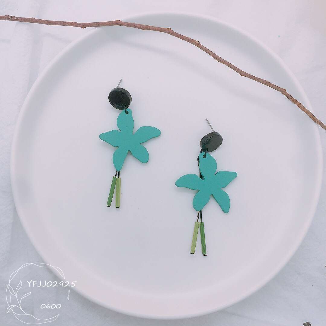 Korean version of the small fresh new hot style holiday style earrings