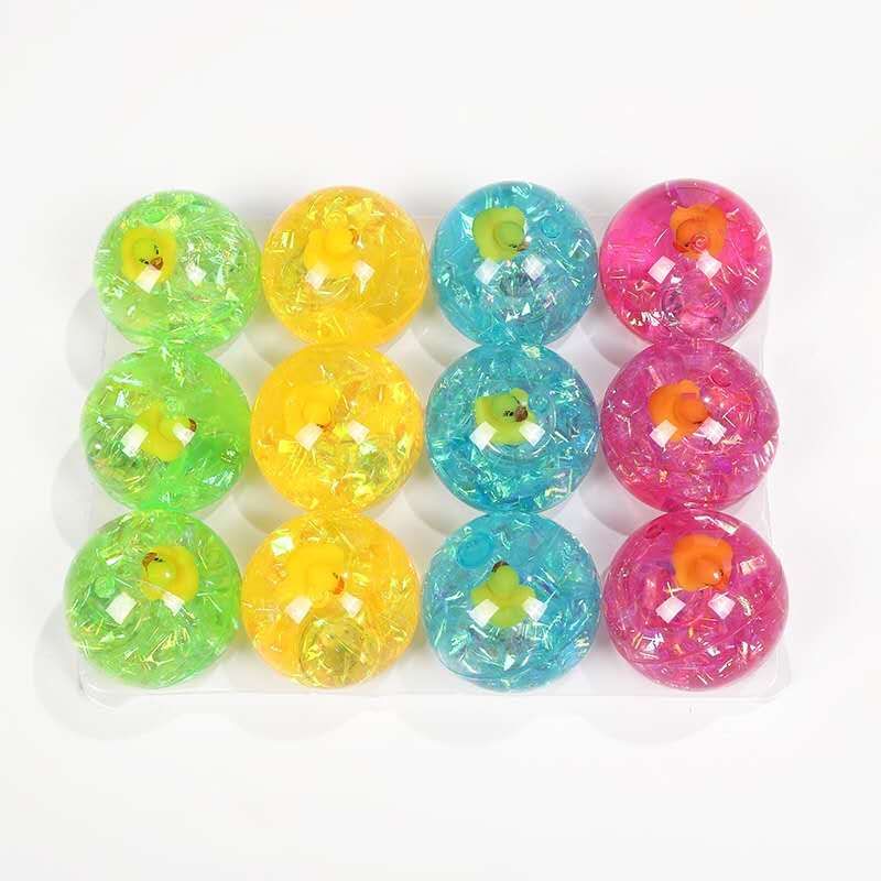 儿童地摊爆款彩带加小鸭子弹力闪光弹跳跳水晶球鱼灯球65MM