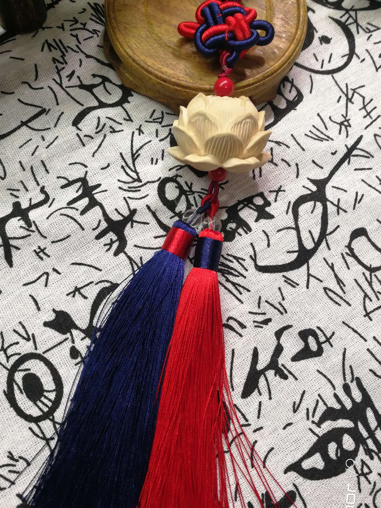 Boxwood blood-dripping lotus car hanging Item Picture