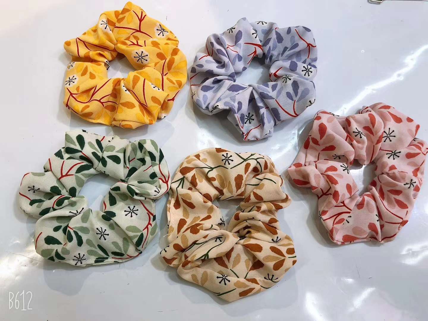 Flower-leaf chiffon large intestine ring