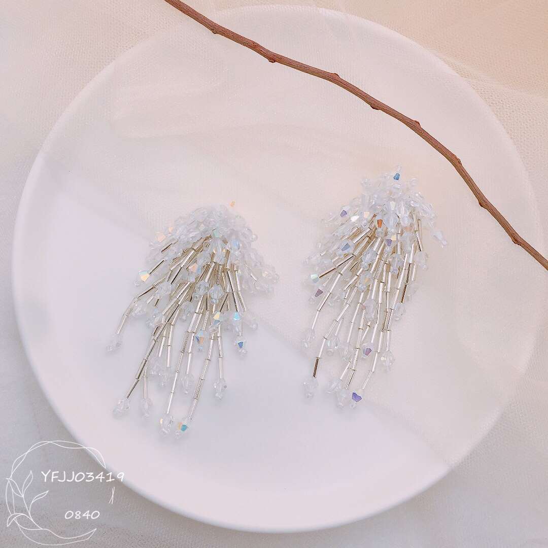 Korean Super Sin Pure Handmade Beaded Crystal Personality Features High-Grade Earrings Application Scenario
