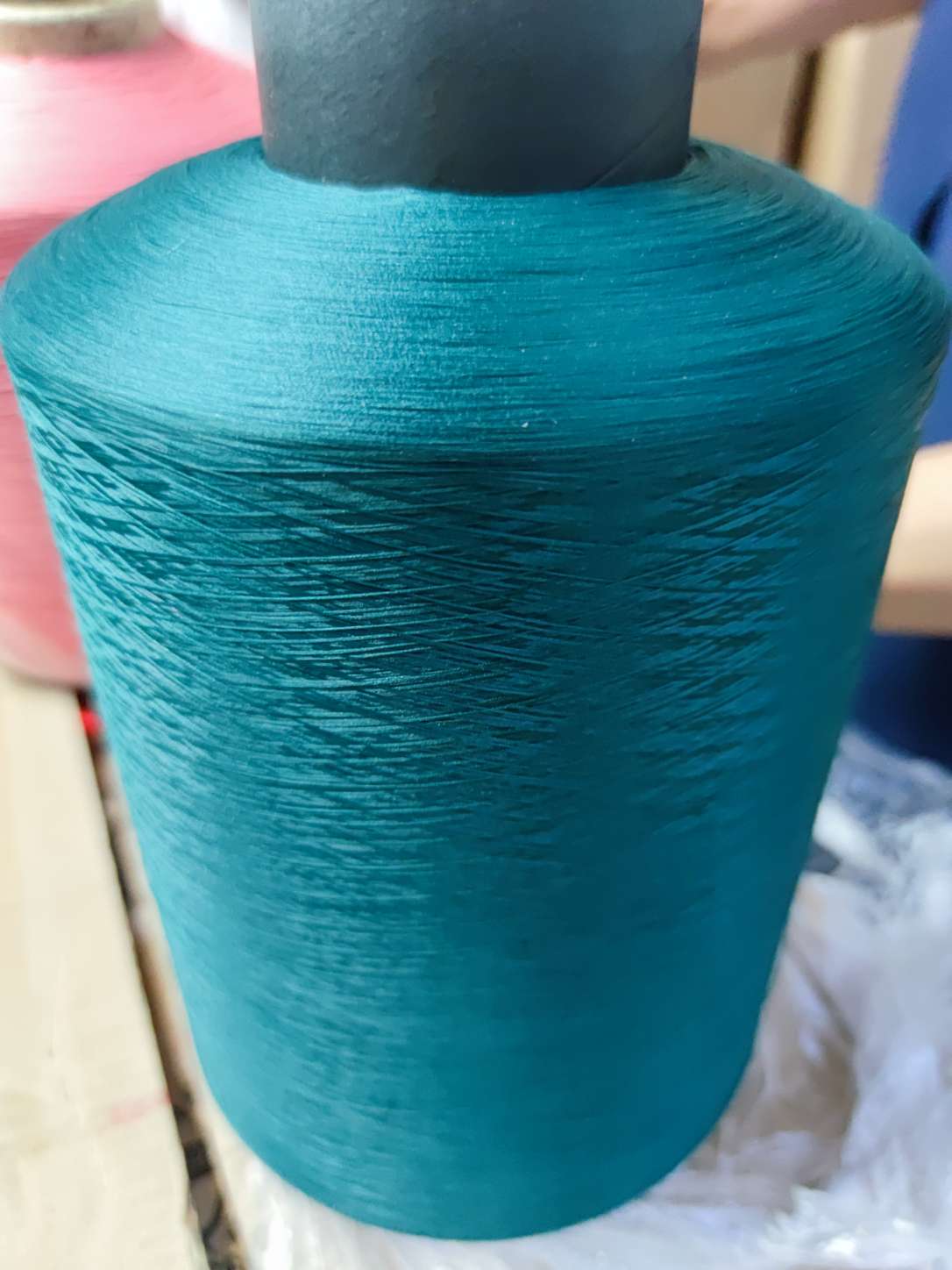 Factory direct sales of 150D, 100D, 200D, 75D polyester low-elasticity filament dyed color yarn, polyester filament DTY sewing thread