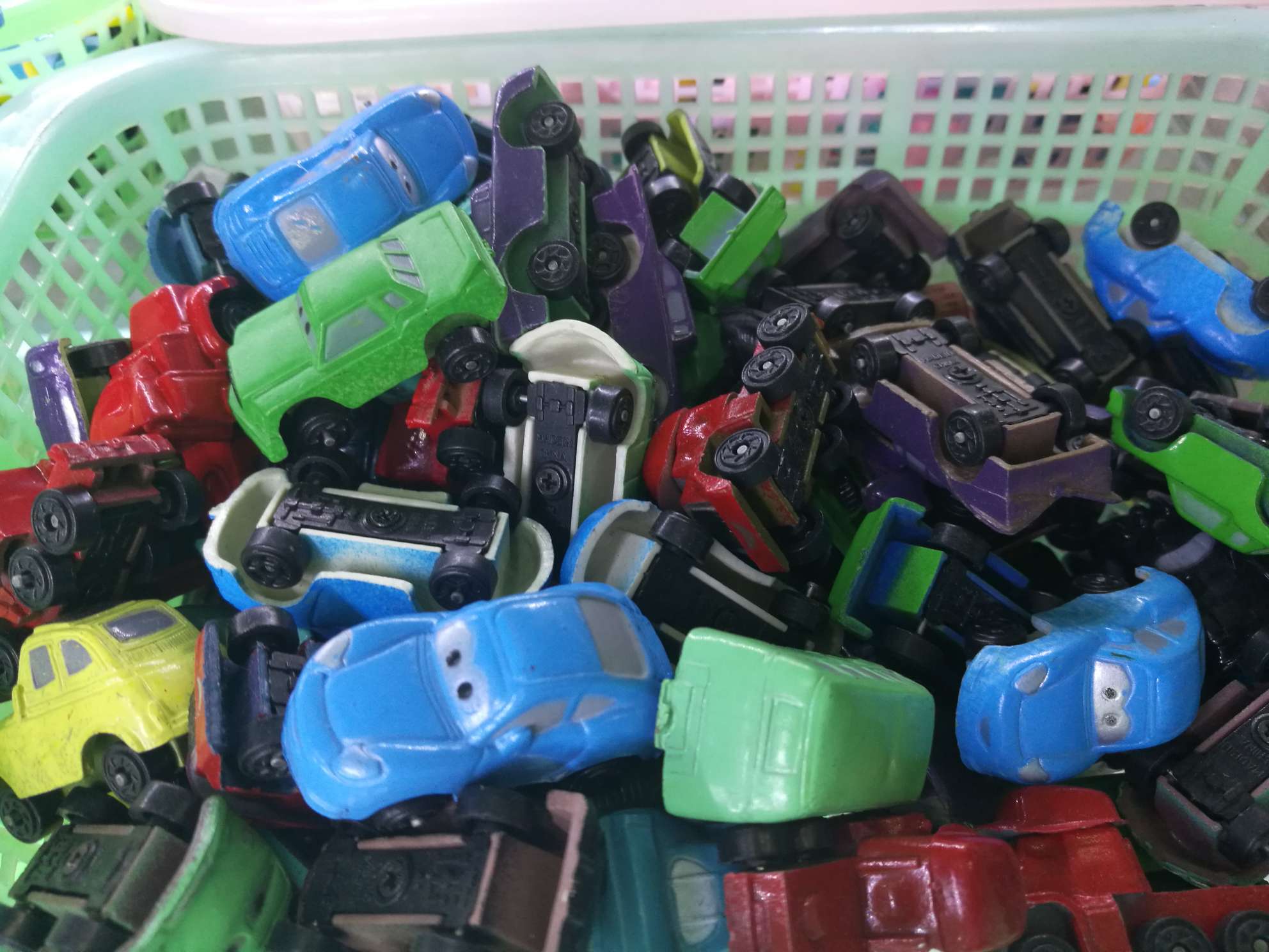 Random purchase super cute Cars action figure scene decoration
