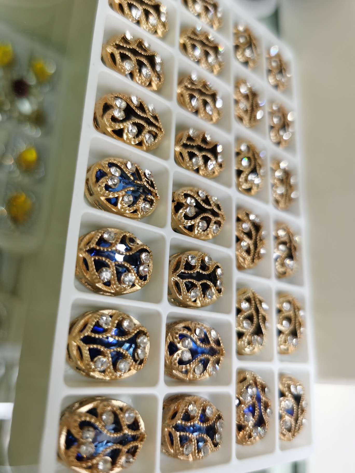 新建精品配饰流行服饰配件 水钻扣 水滴扣 纽扣 玻璃扣详情图6