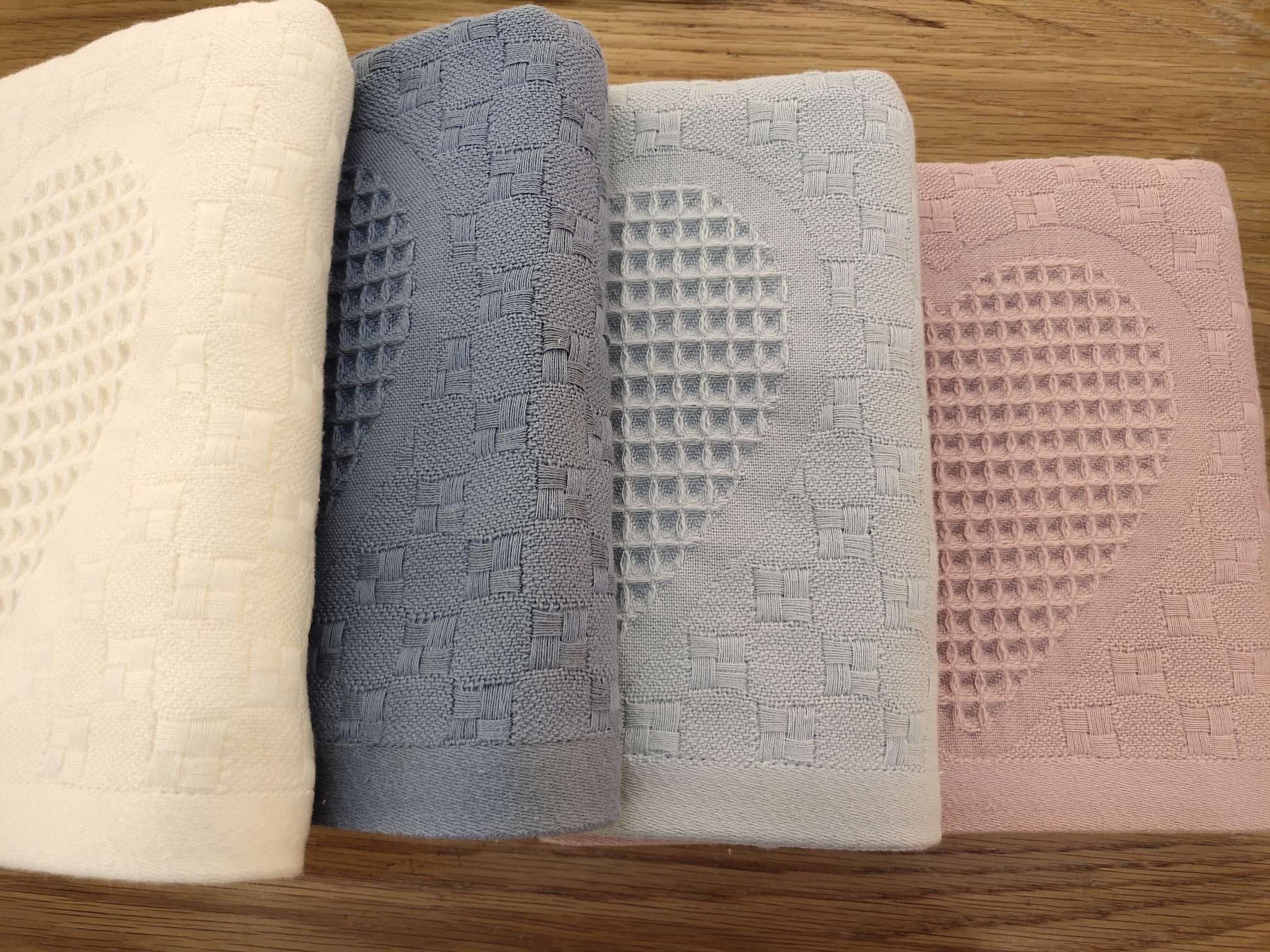 First Heart Bath Towel details Picture