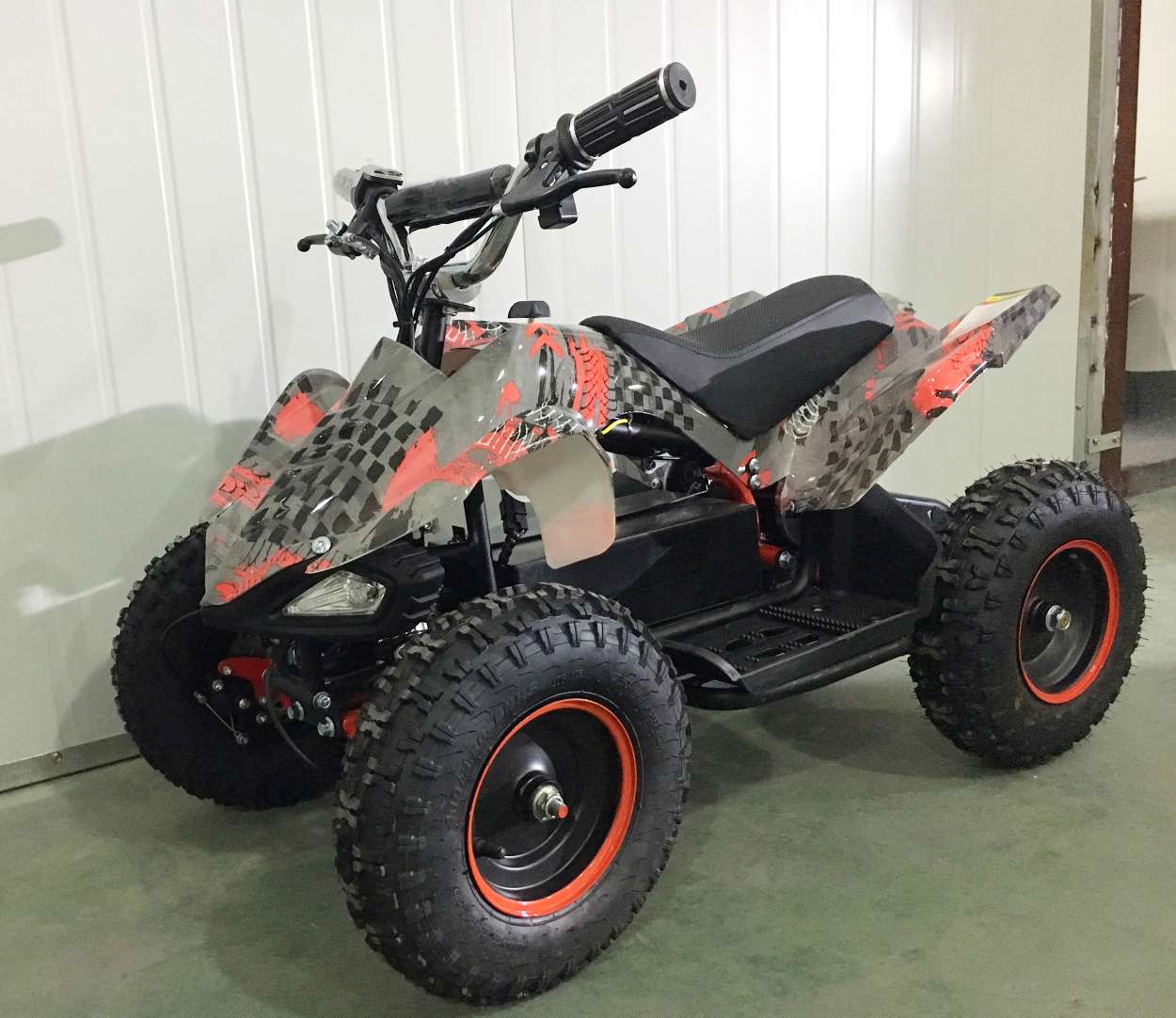 Three-wheel drift vehicle