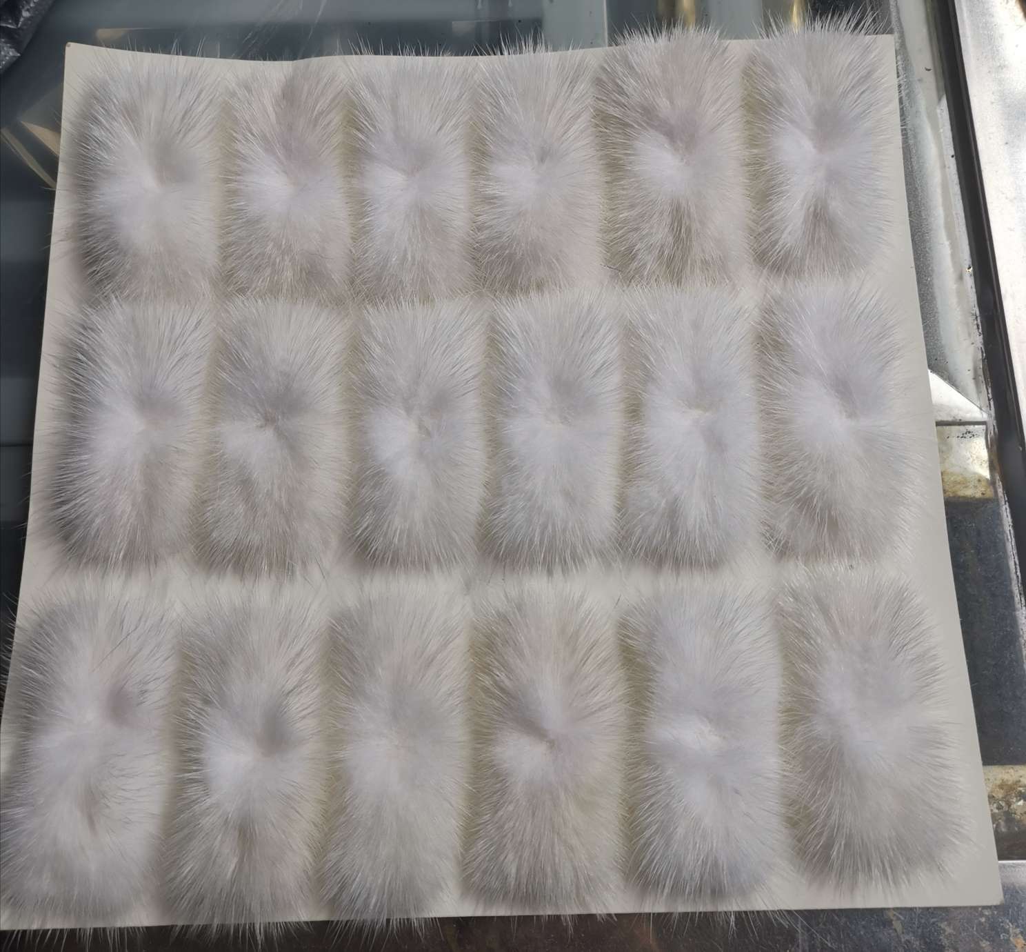 4x8水貂领结一版18个  厂家直销  价格优惠  艾美儿皮草 吊粒、吊牌