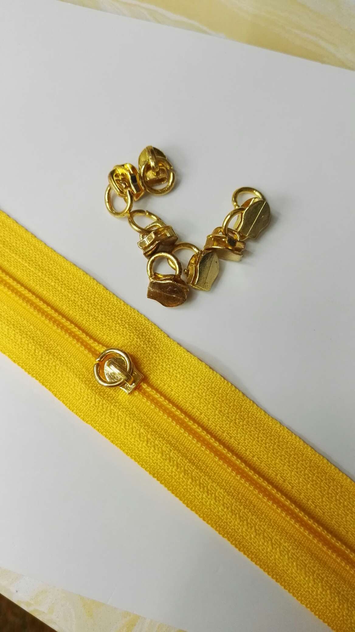 4.2 Nylon hanging gold small circle single head zipper head bedding bags with a full range of colors can be customized