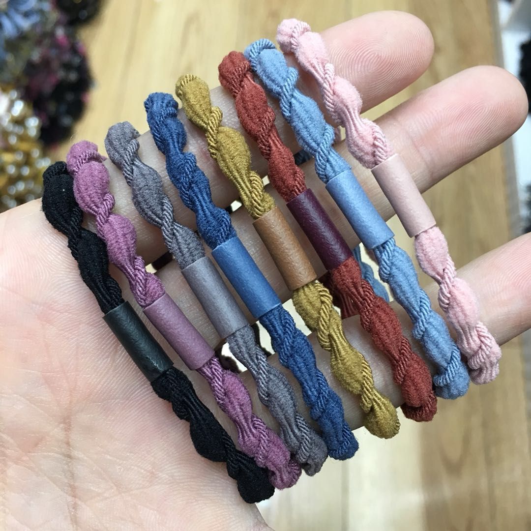 A simple and basic twist hair band hair tie details Picture