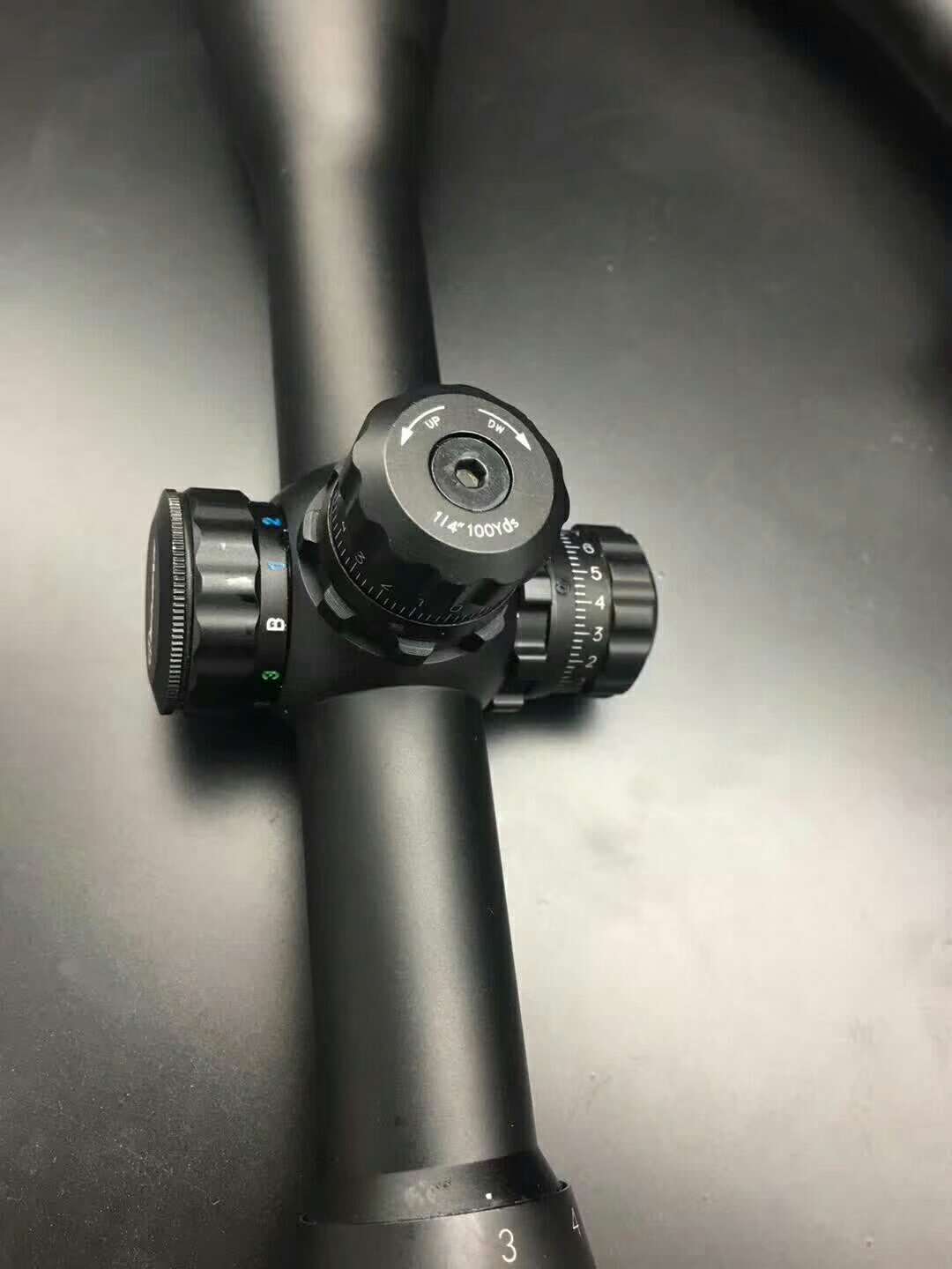 狙击手3-9*40AOL，带红绿蓝三色灯！白底实物图