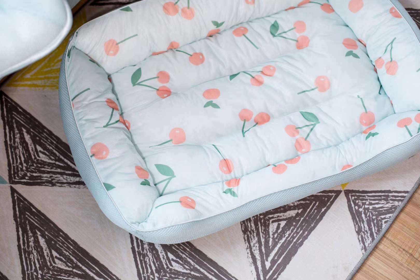 非常夏天的花型，火烈鸟，西瓜，菠萝结合在一起，这款非常受欢迎，夏天宠物宝宝就喜欢这样的窝！详情图6