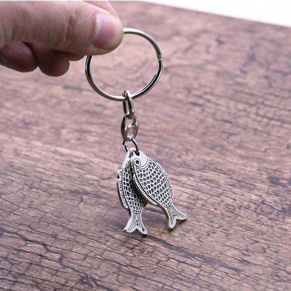 Retro Pisces keychain pendant, religious church sacred object gift, seaside travel souvenir Application Scenario