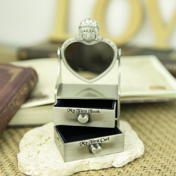 6B56，梳妆台带抽屉的胎毛乳牙盒白底实物图