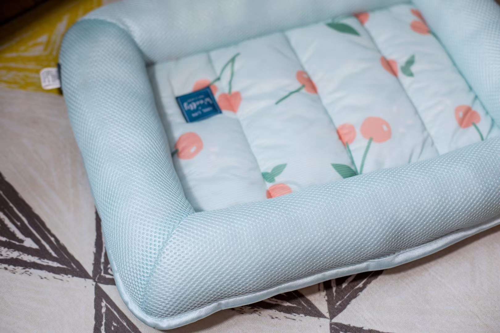 非常夏天的花型，火烈鸟，西瓜，菠萝结合在一起，这款非常受欢迎，夏天宠物宝宝就喜欢这样的窝！详情图8