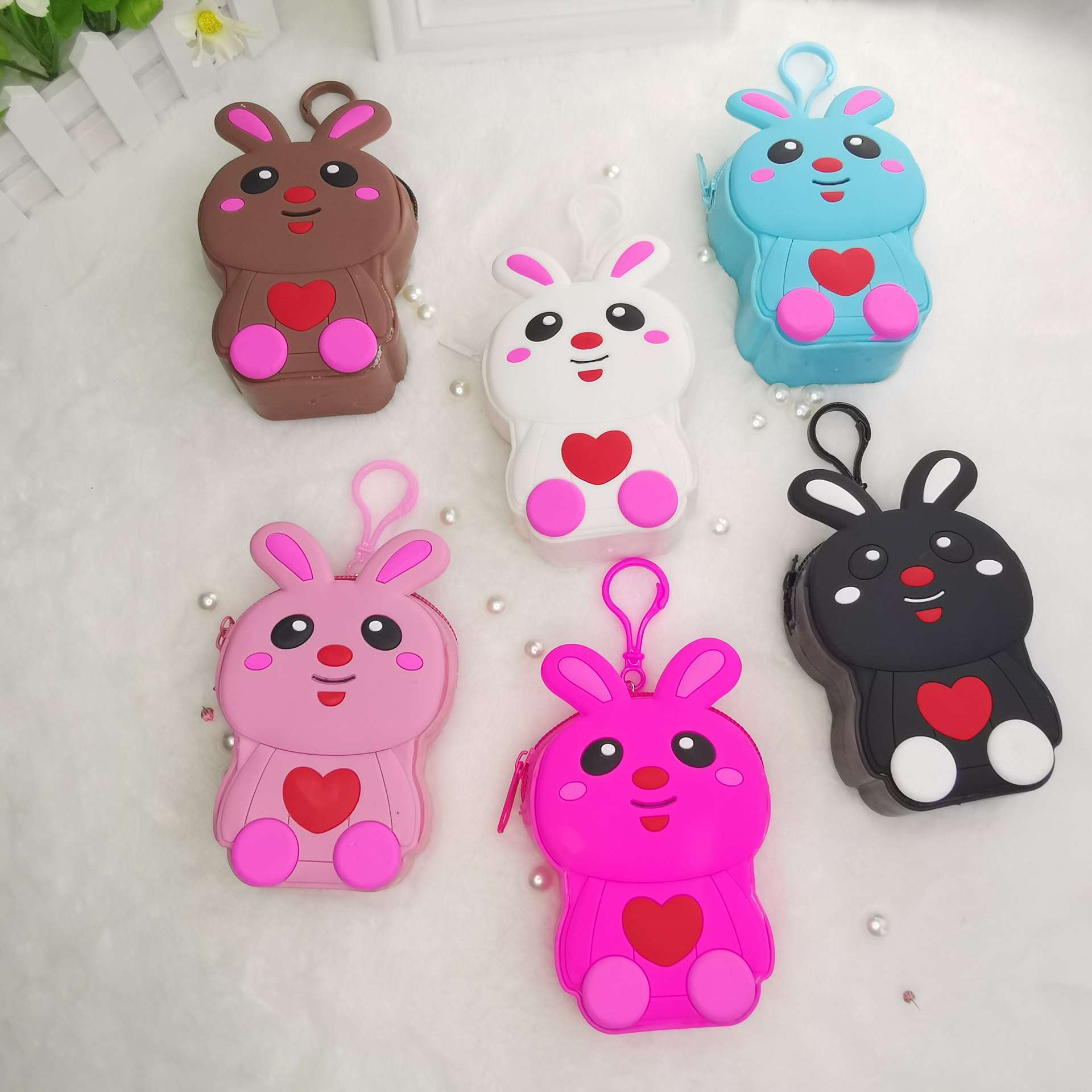 硅胶爱心兔子零钱包化妆包糖果包图