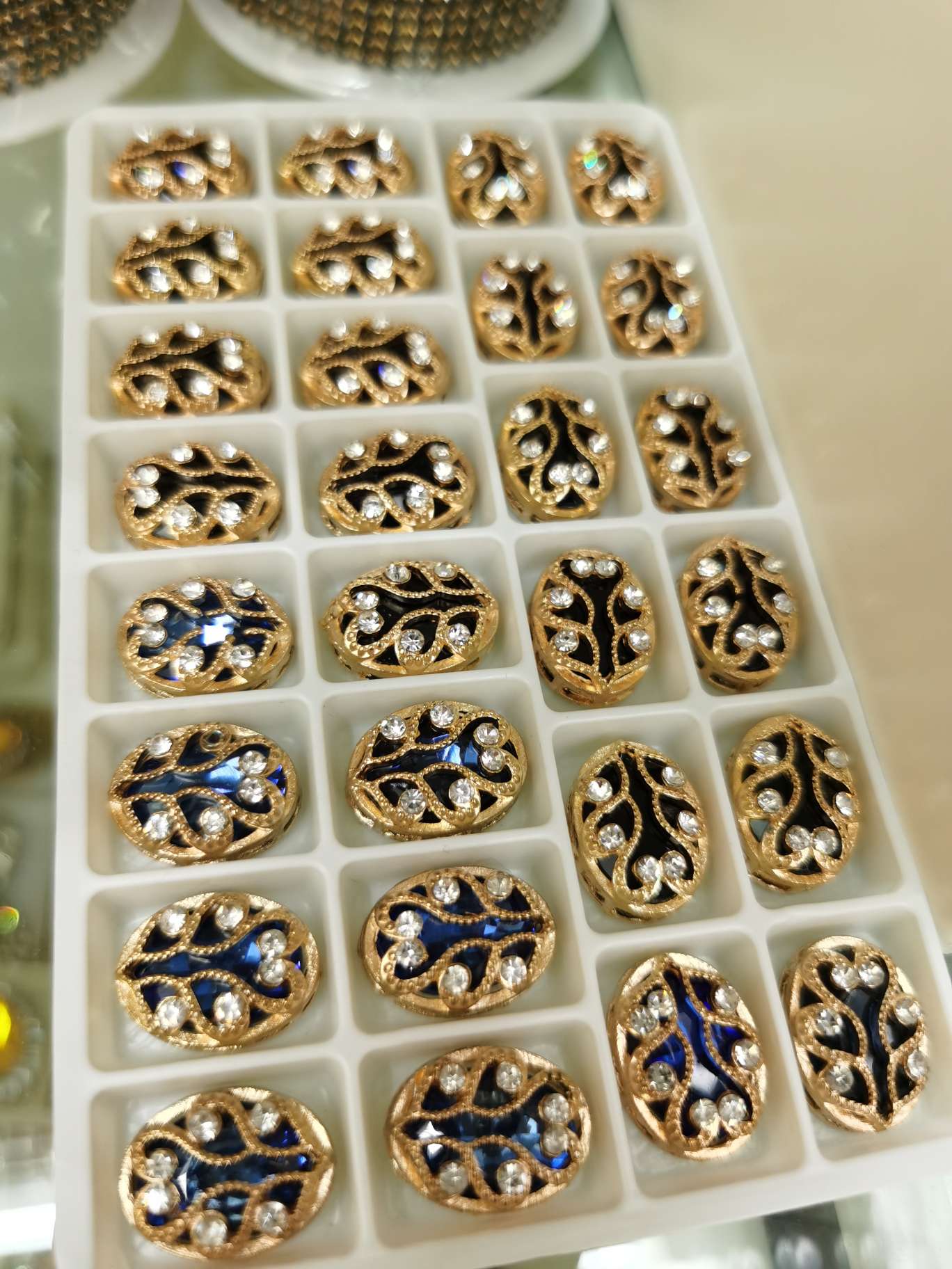 新建精品配饰流行服饰配件 水钻扣 水滴扣 纽扣 玻璃扣