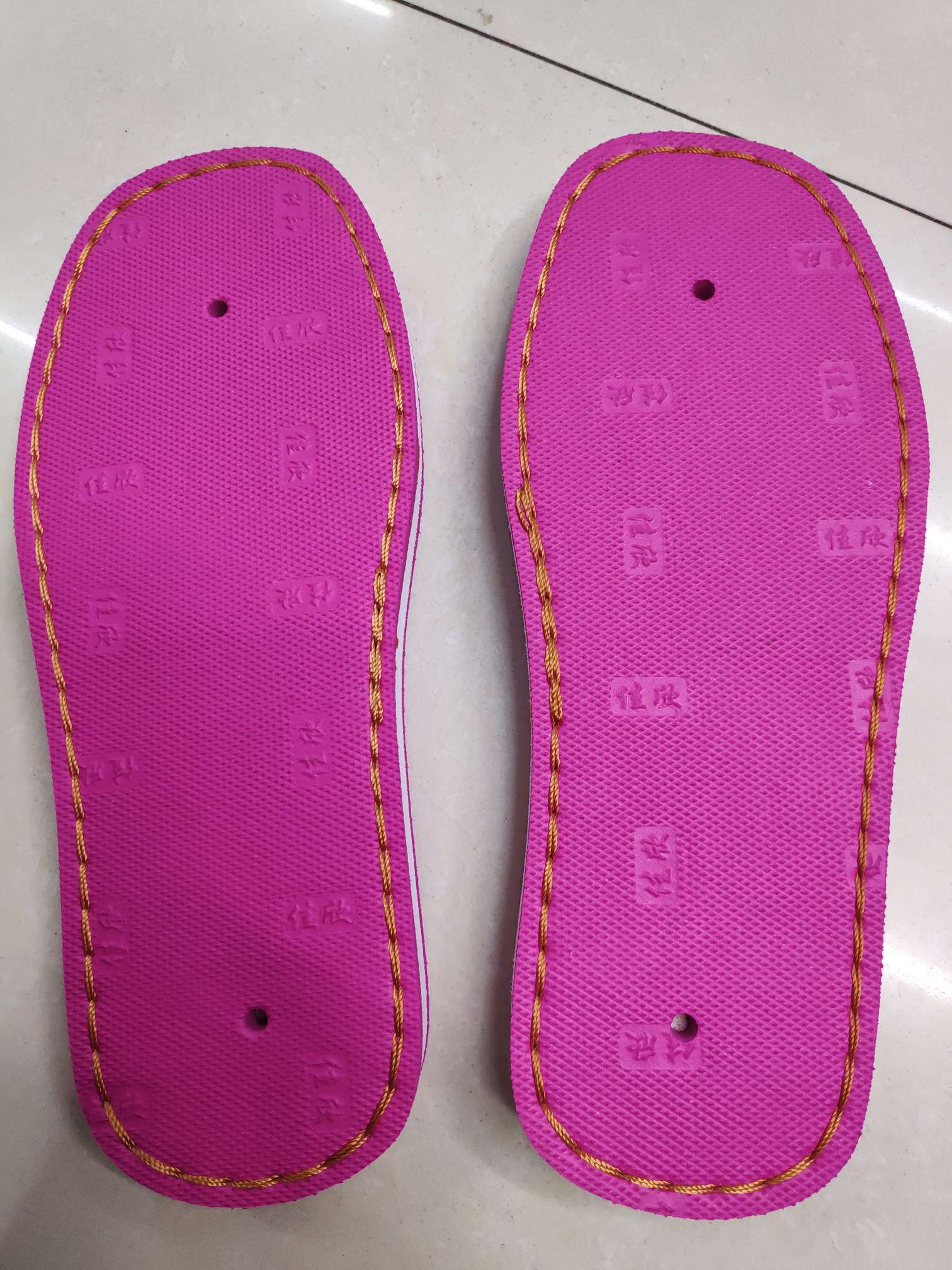 Rubber non-slip women's sole is made of rubber material, featuring anti-slip and wear resistance, comfortable and generous to wear. thumbnail