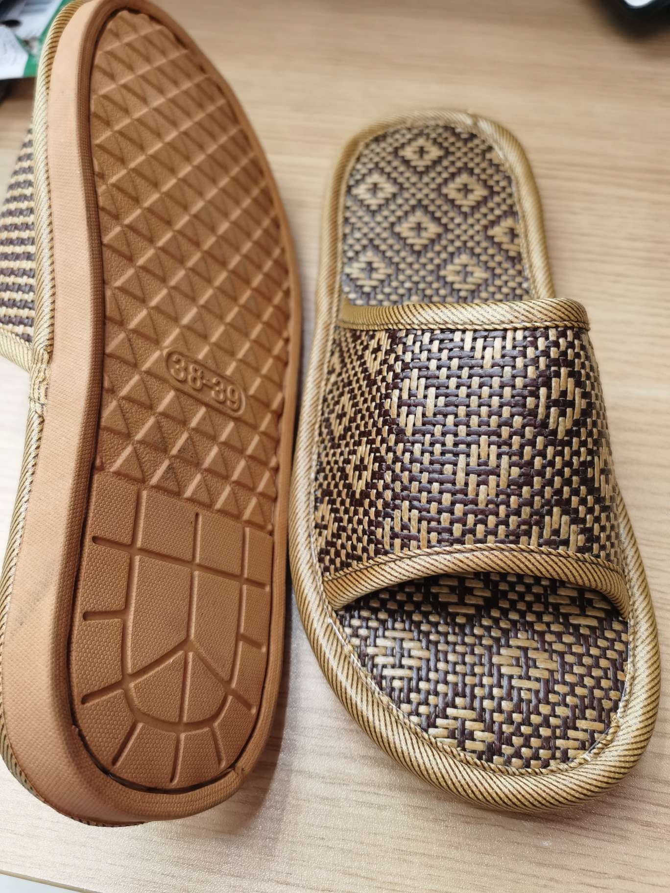 Summer open-top flip-flops made of wicker fabric