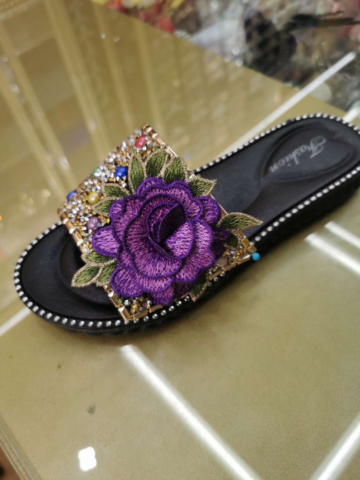 立体刺绣花鞋面 树脂乱钻女拖鞋面