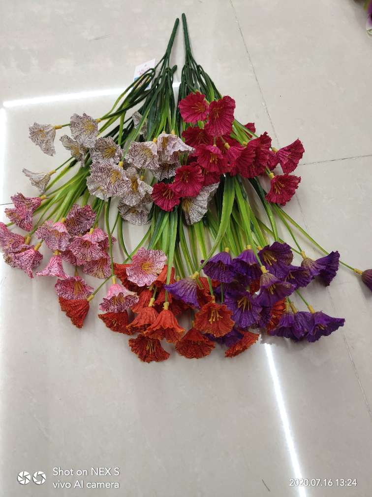 HY2019965 Water Plant and Small flower Bouquet