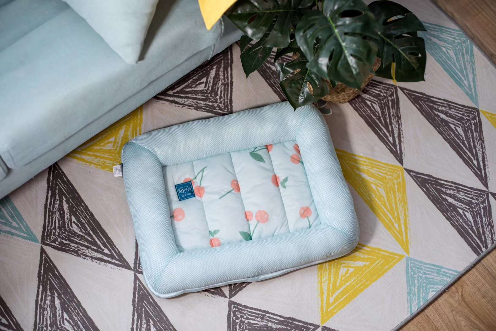 非常夏天的花型，火烈鸟，西瓜，菠萝结合在一起，这款非常受欢迎，夏天宠物宝宝就喜欢这样的窝！详情图7