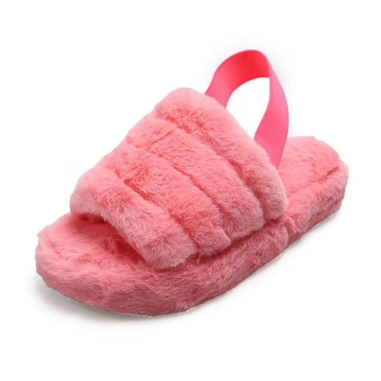 Fashionable woolen slippers thumbnail
