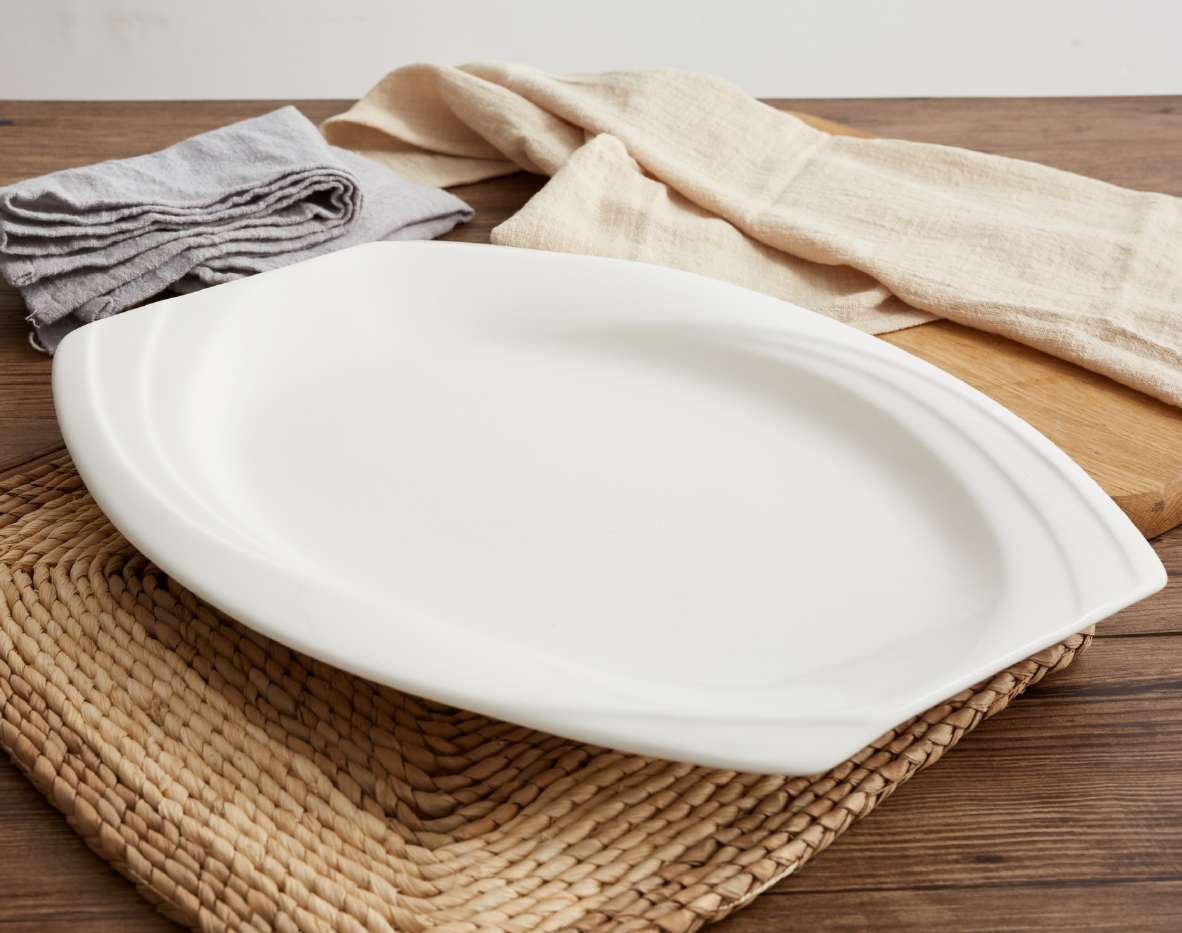 Denier Ming - feng dish 13 inches