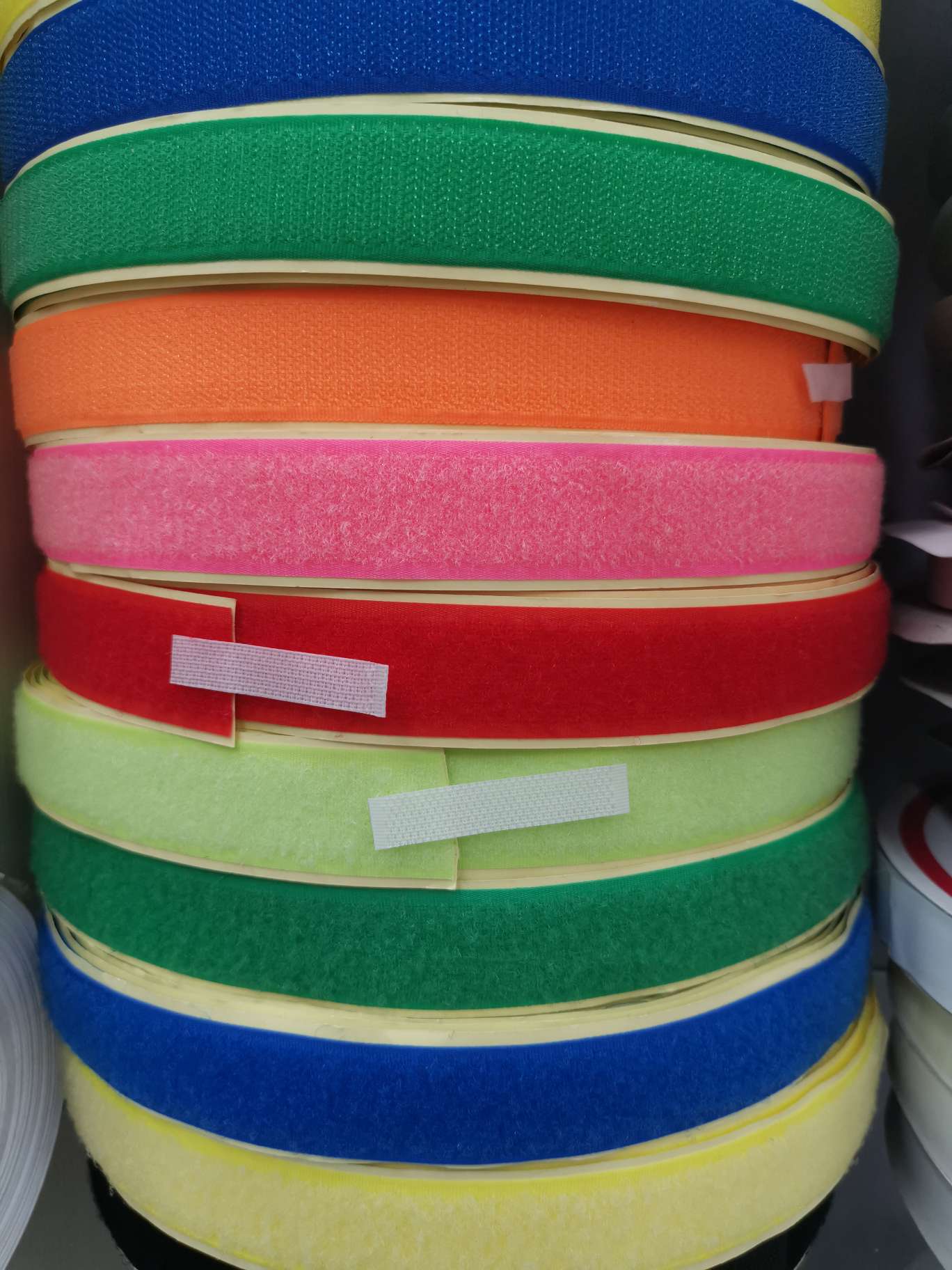 2.5cm color back-rolled yellow paper Korean Velcro