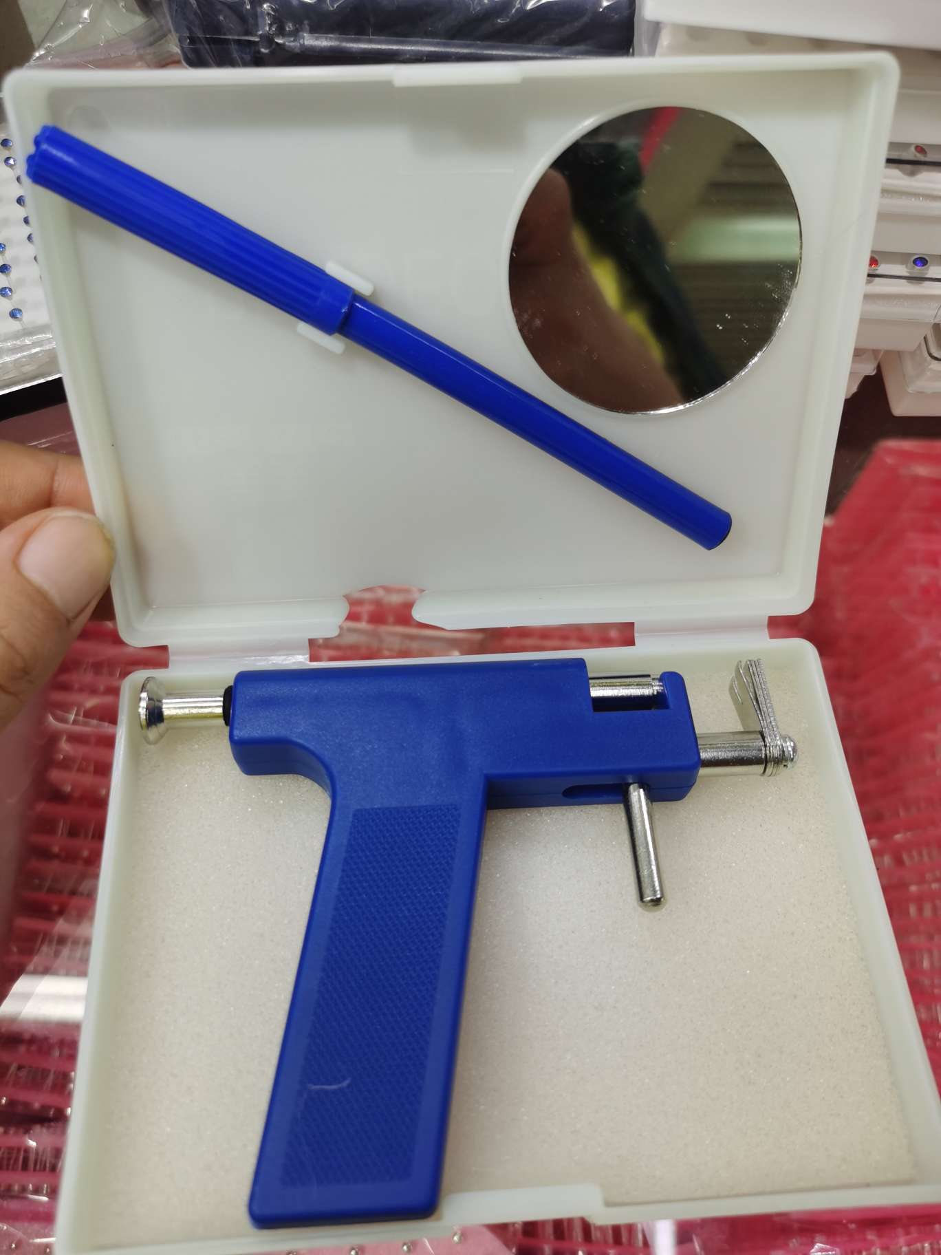 打耳洞塑料枪，经典款式，物美价廉，经济适用，远销国内外