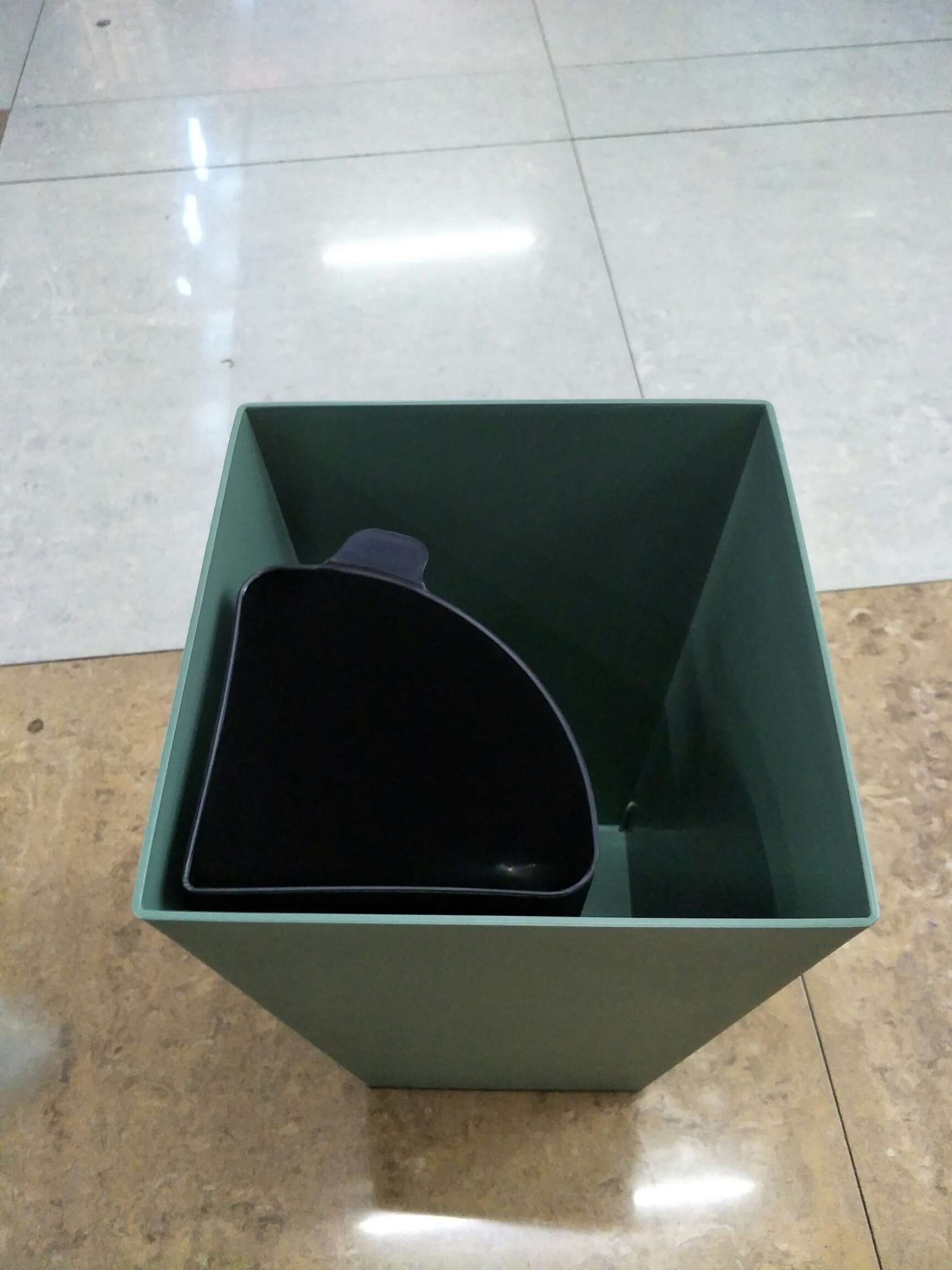 Household trash can details Picture