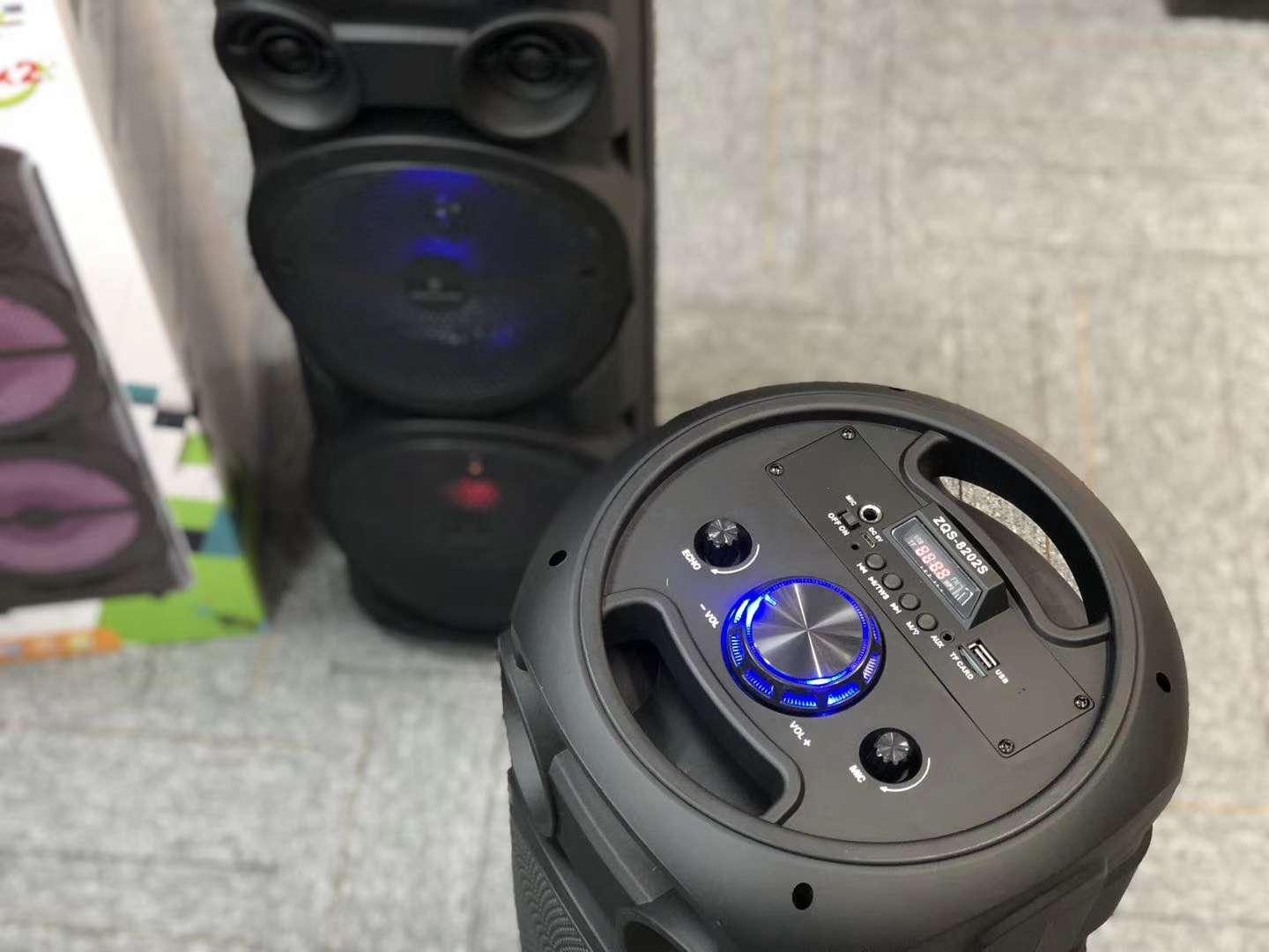 🎤 New dual 8-inch models are now available ✨ new model: ZQS-8202S# knob adjustable machine size: 300*300*775MM color box size: 310* details Picture