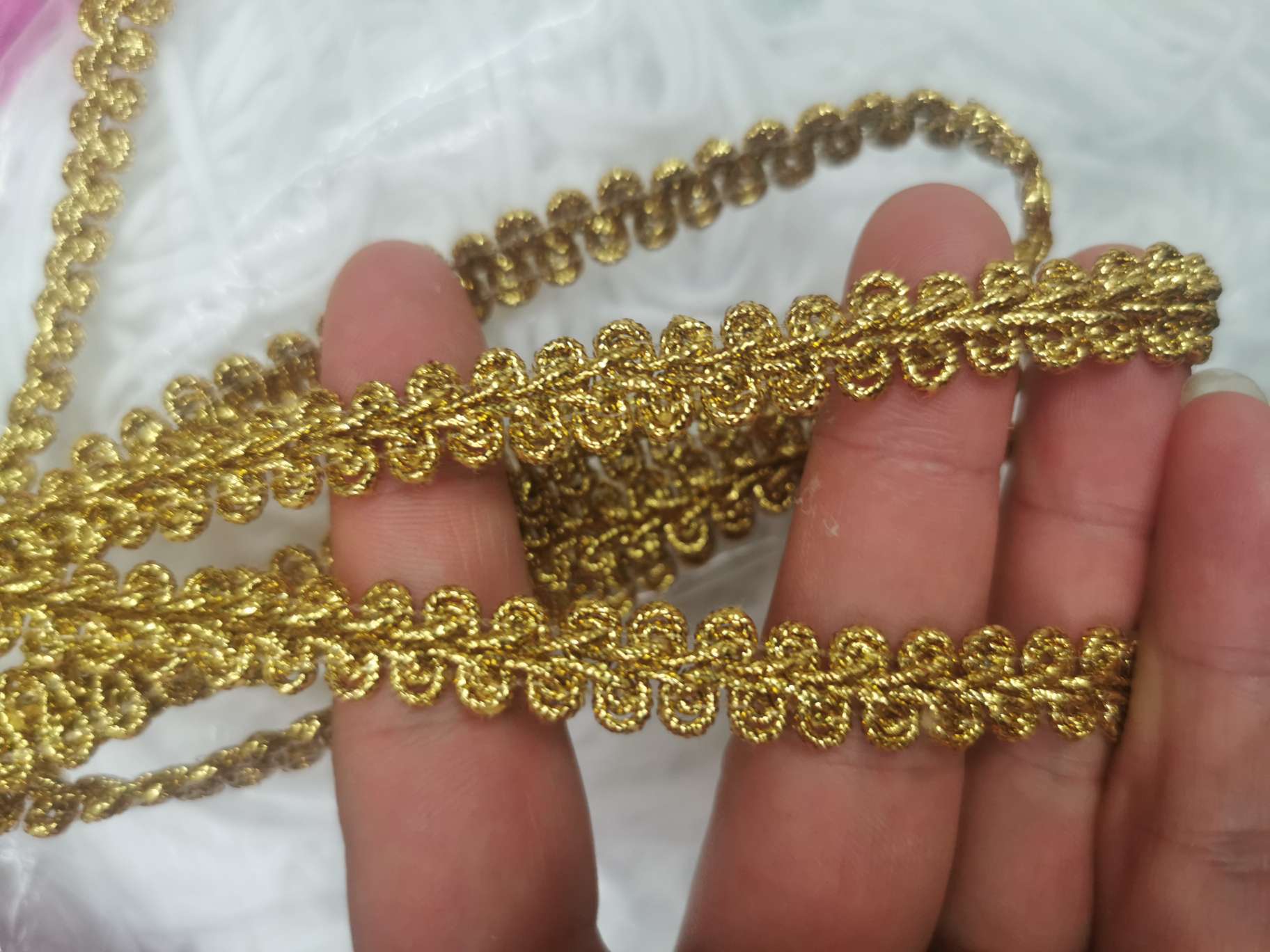 金色蜈蚣边