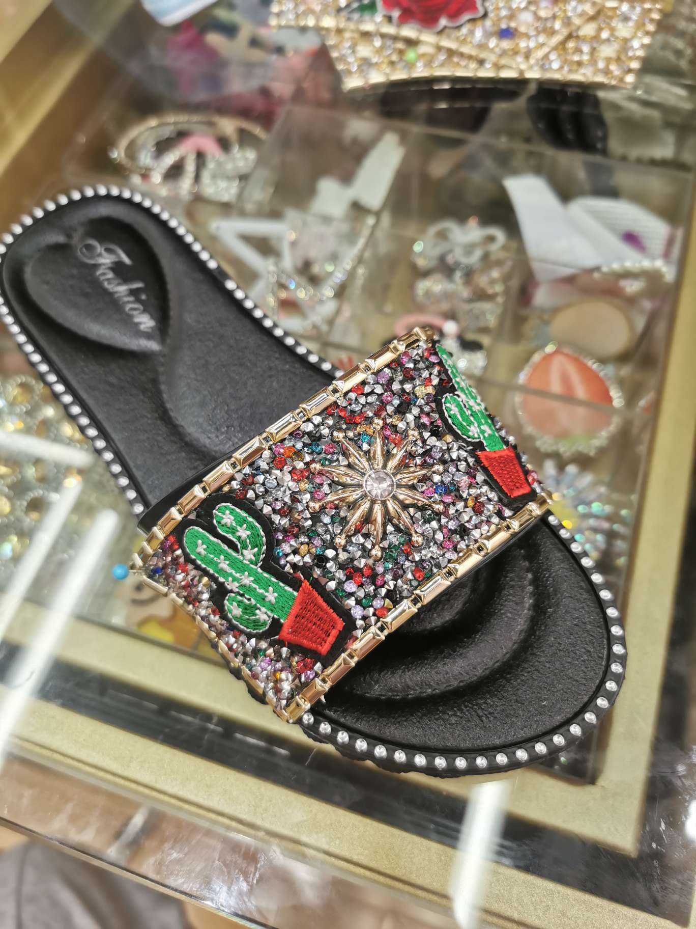 仙人掌刺绣树脂乱钻鞋面细节图