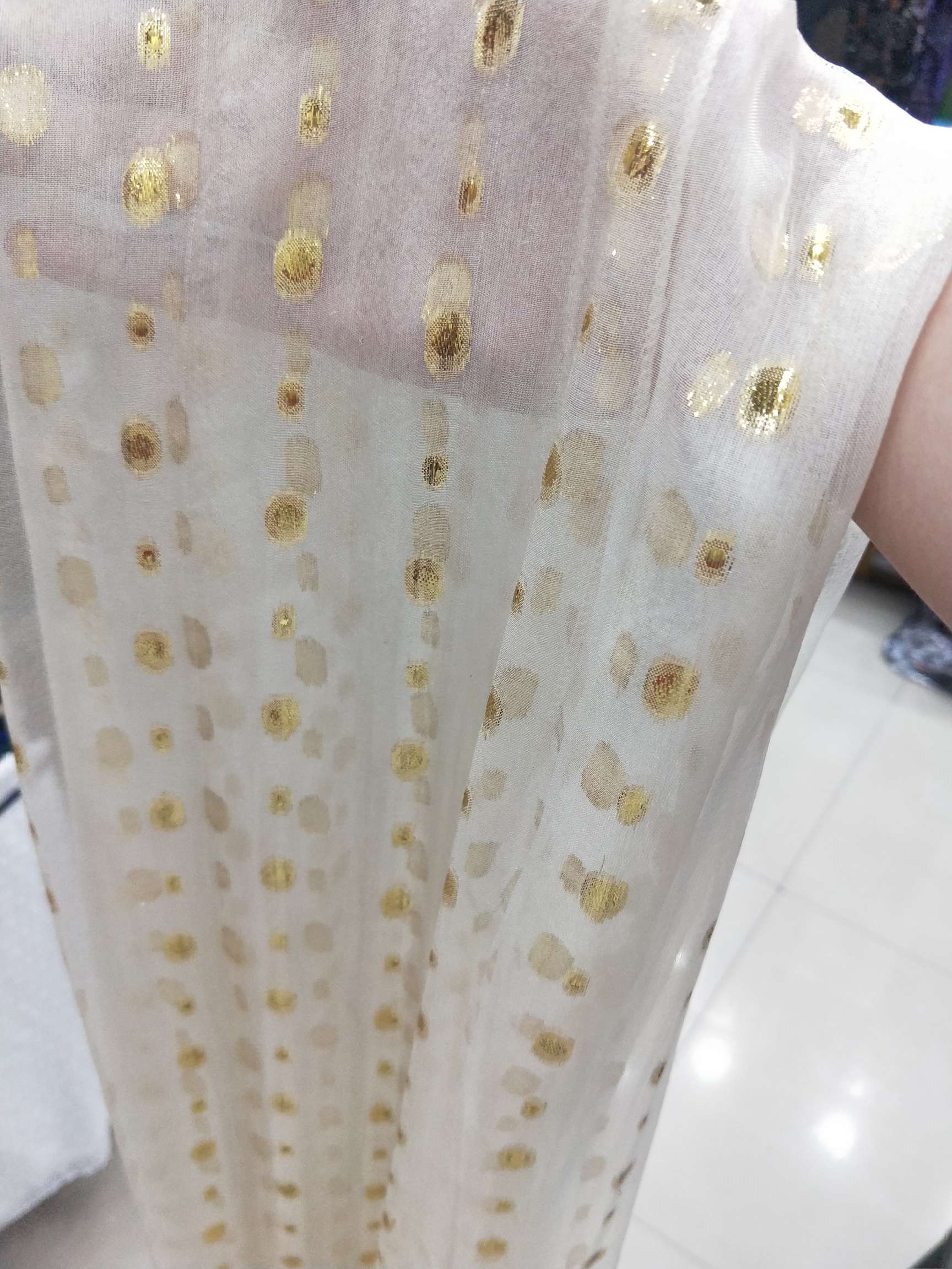 Silk Gold Cut Floral Lustrine 25