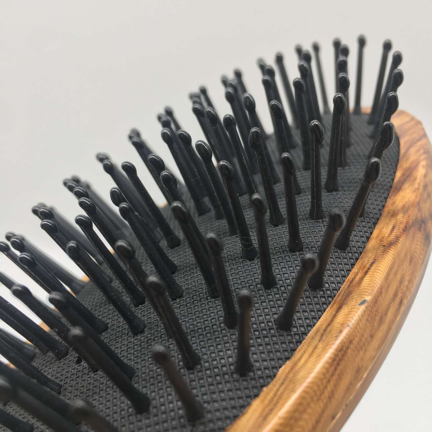 Customized wood grain combs, health care massage combs, rubber combs, fine combs, gift combs, airbag combs, hair care tools and hair care products from the manufacturer Specification image