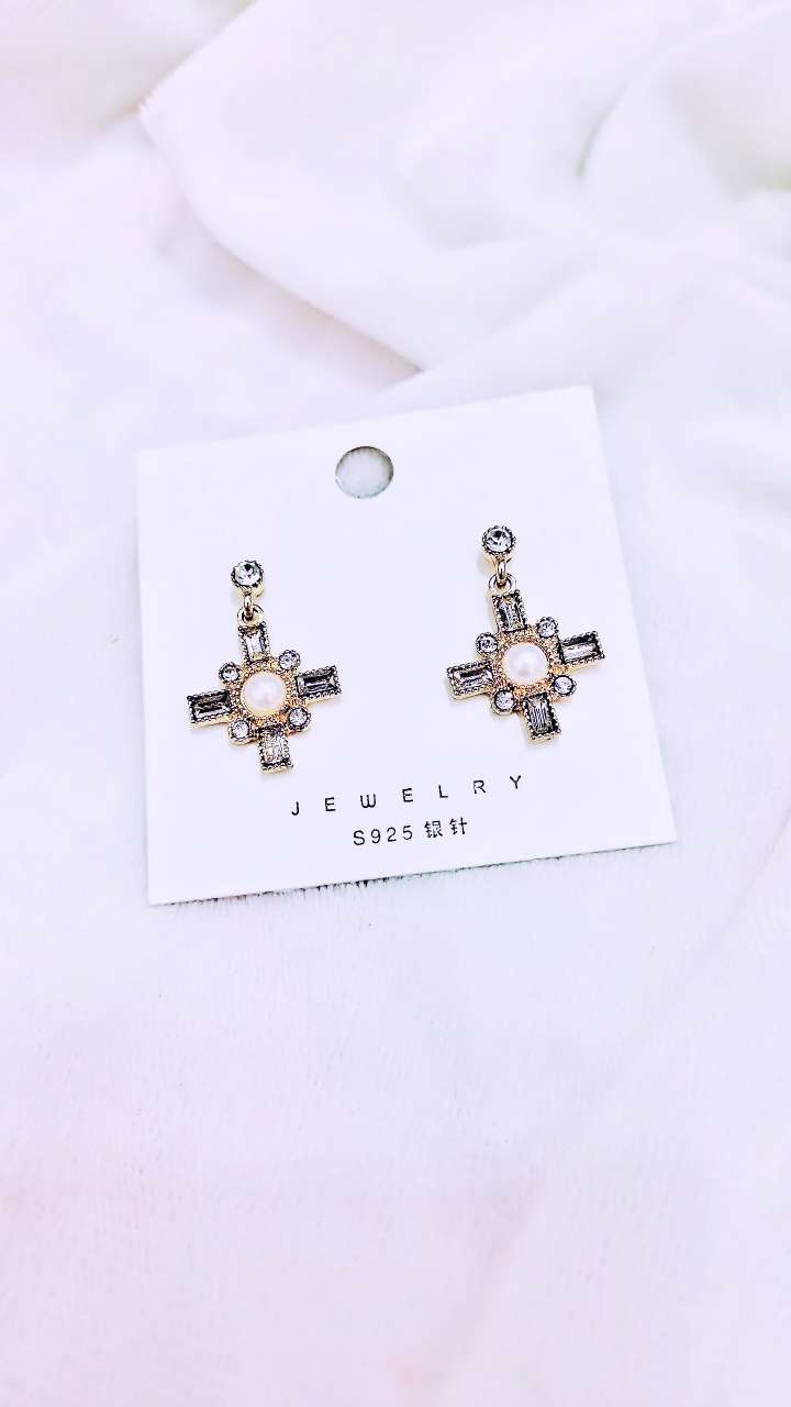 High-grade stud earrings Crystal diamond cross earrings niche design fashion earrings 925 sterling silver earrings earrings