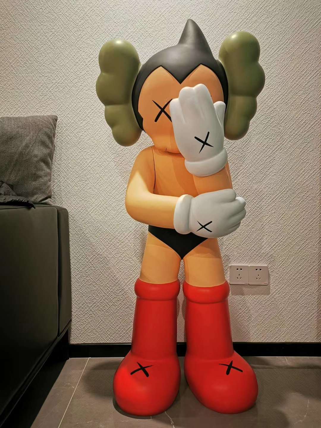 Astro Boy large-scale decorative items, park home, living room, shopping mall, milk tea shop, popular check-in spot, floor-standing fiberglass reinforced plastic decorative items