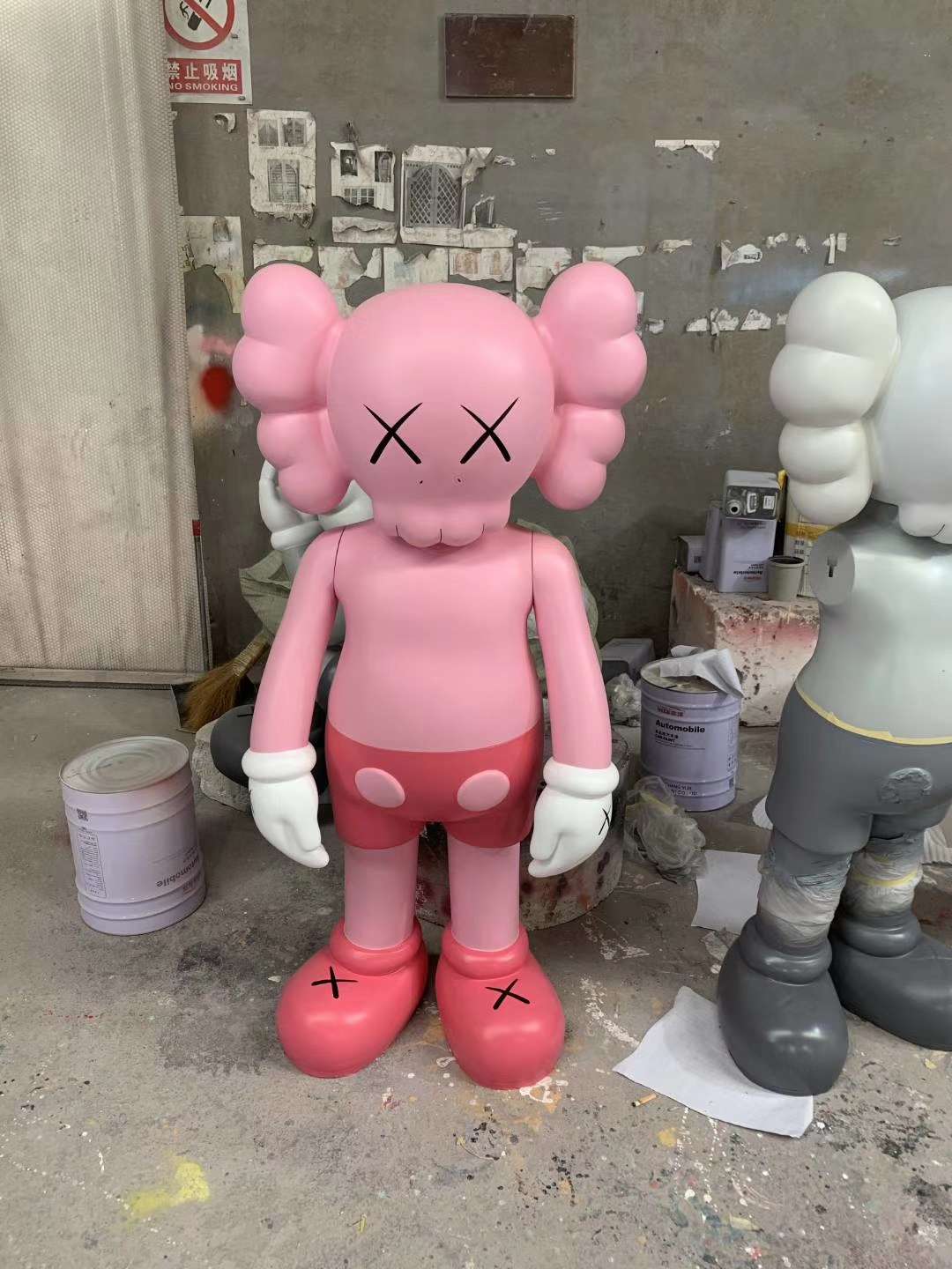 Kaws (large size) floor-standing figurine sculpture, fiberglass Violent bear cartoon, shopping mall trendy brand, large-scale visual merchandising, living room decoration 1 details Picture
