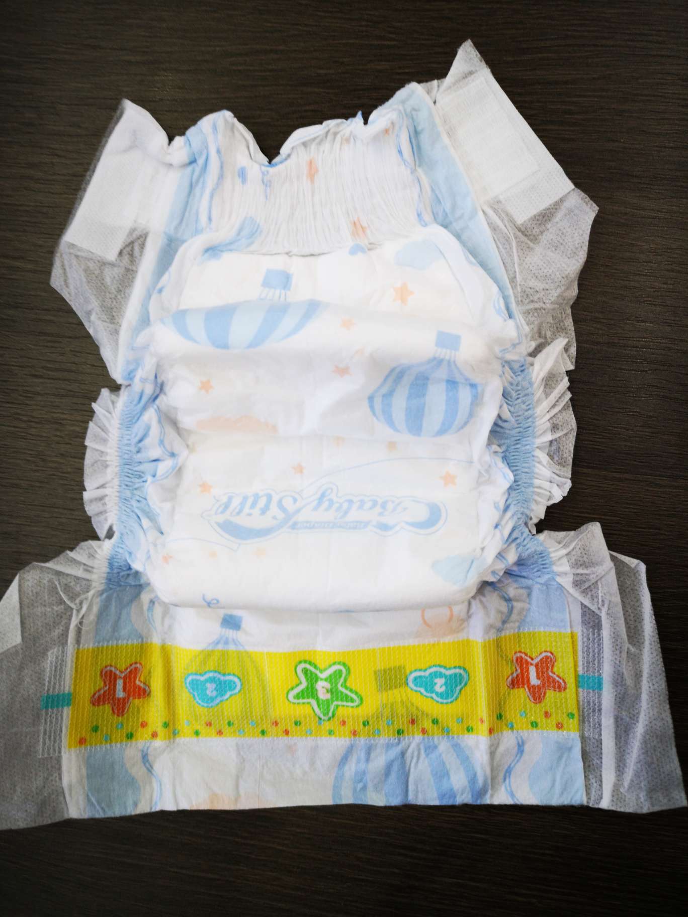 baby still纸尿裤白底实物图