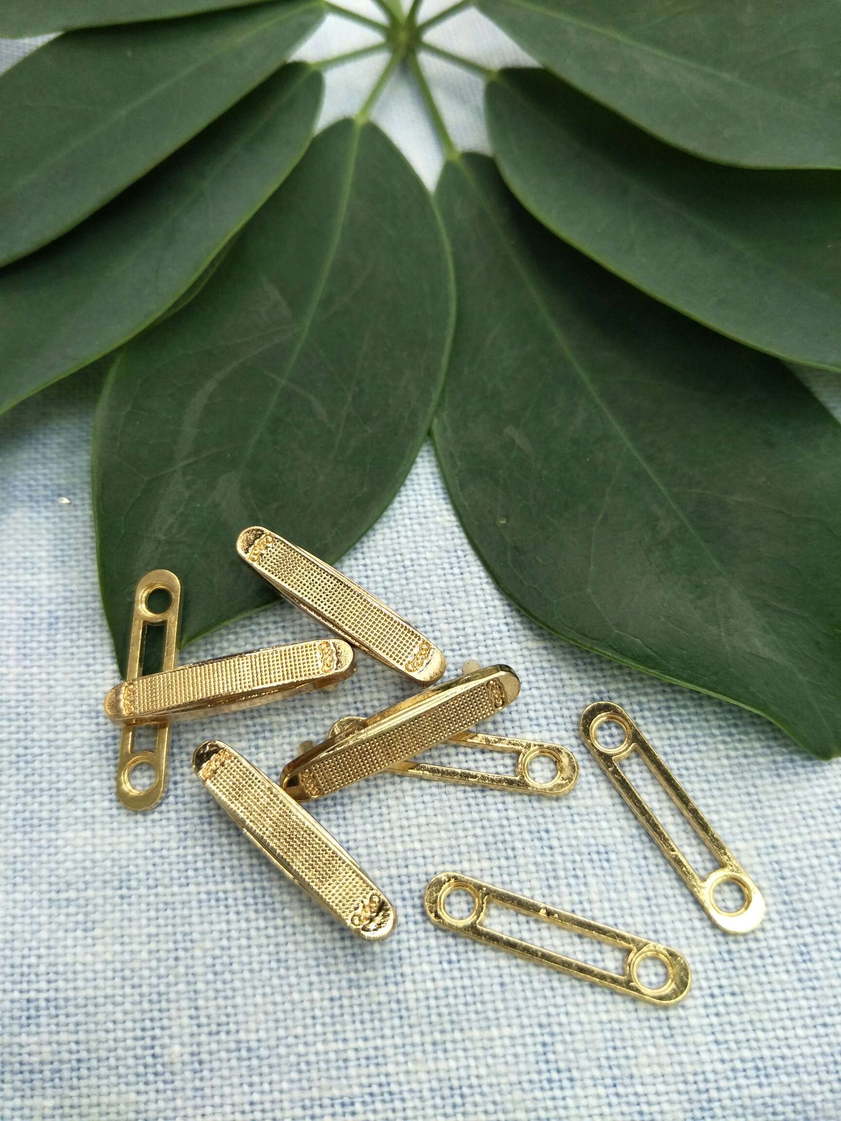  合金商标细节图