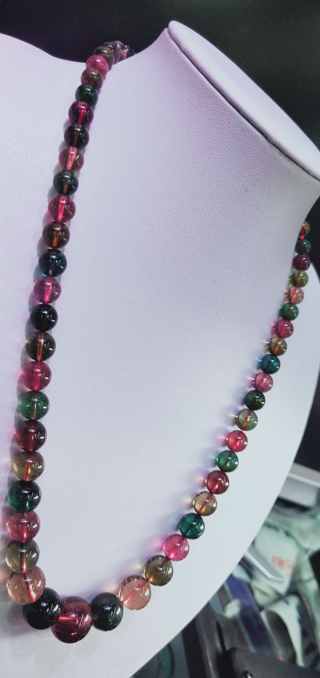 Premium tourmaline necklace details Picture