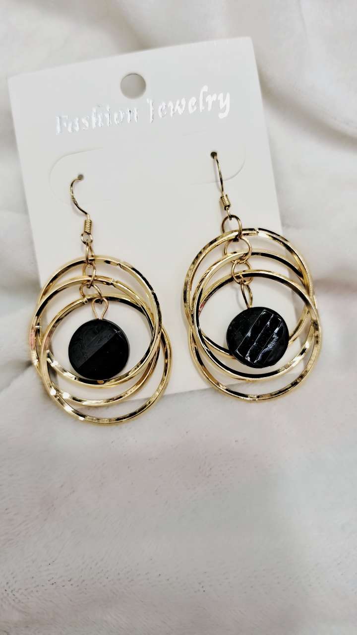 Big brand earrings in 2020 new fashion South Korean temperament net red retro senior sense earrings round face products super fairy