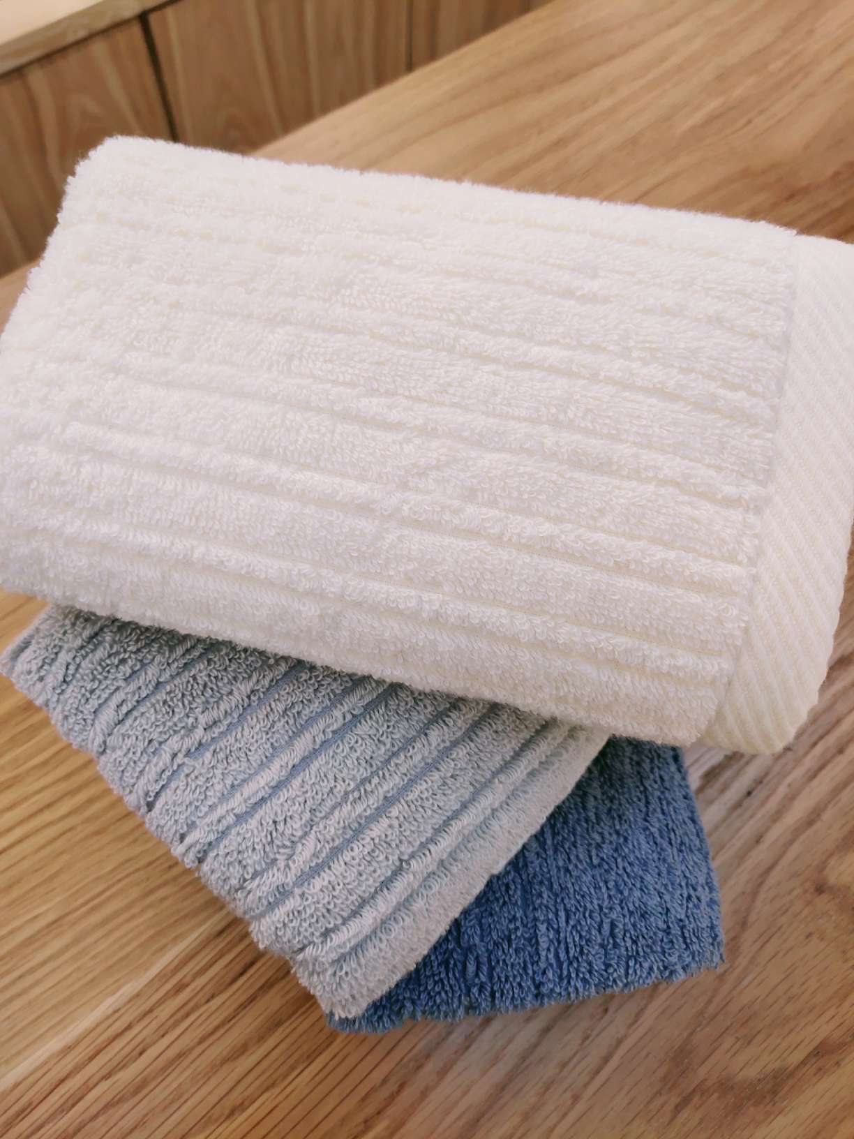 Original color fashion wilderness style towel Application Scenario