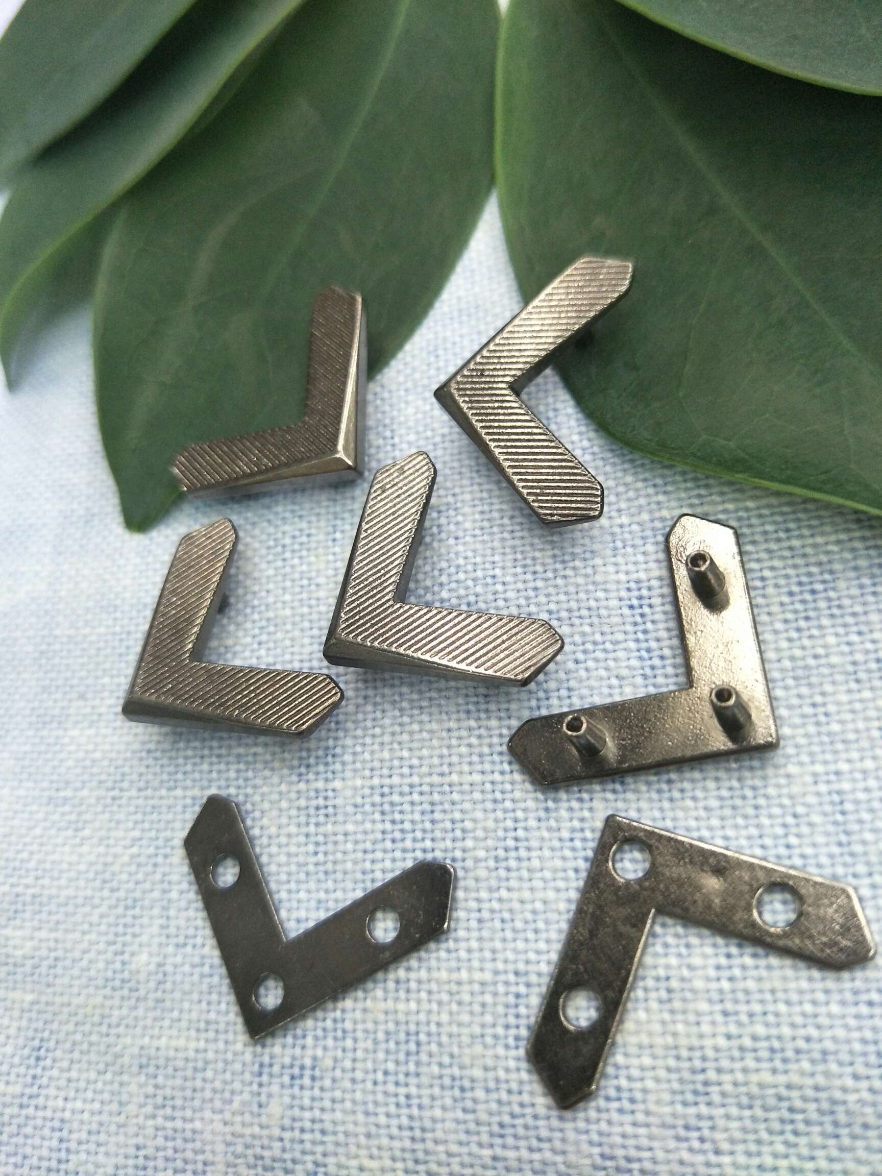 枪黑异形标牌细节图