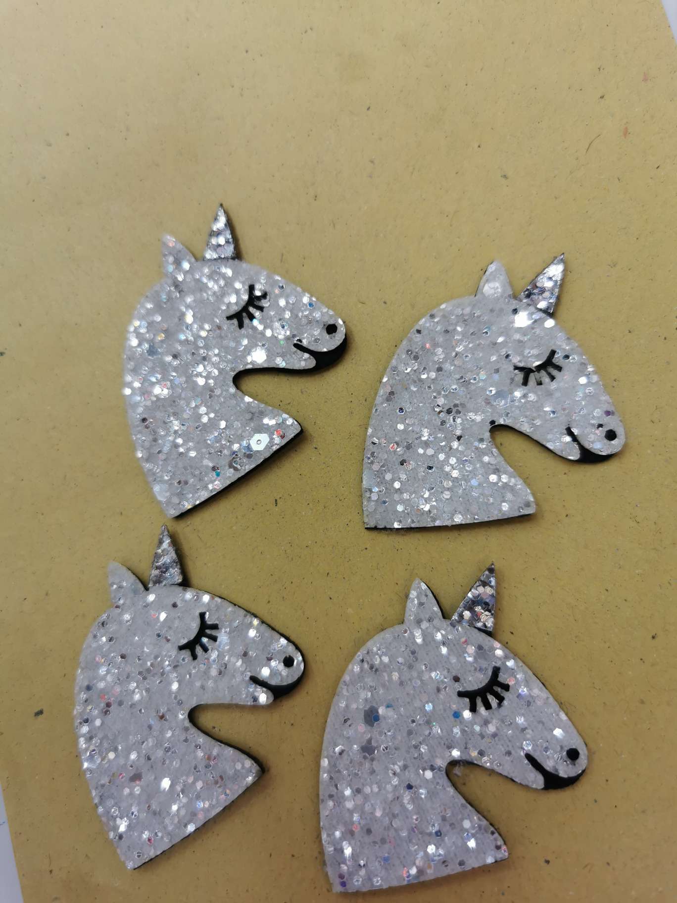 4 cm Sequined unicorn jewelry accessory